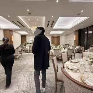 披露宴会場(ひとつめ)には階段がありました