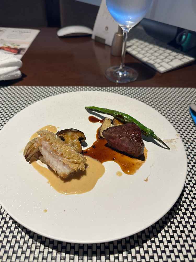 メイン料理。とても美味しいのに加え、好みに合わせ味付変更、思い入れのある食材などを取り入れることが可