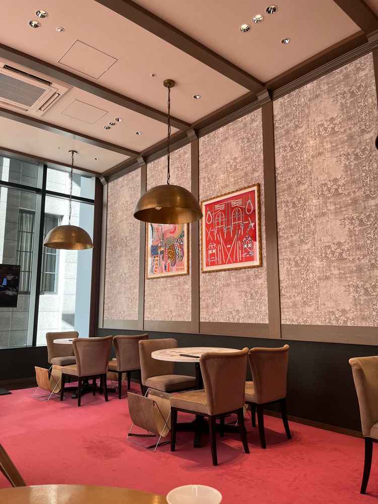 ウェディングフェアや打ち合わせは、式場と会場が異なり、ビルの2階にある。打ち合わせで見慣れないため。