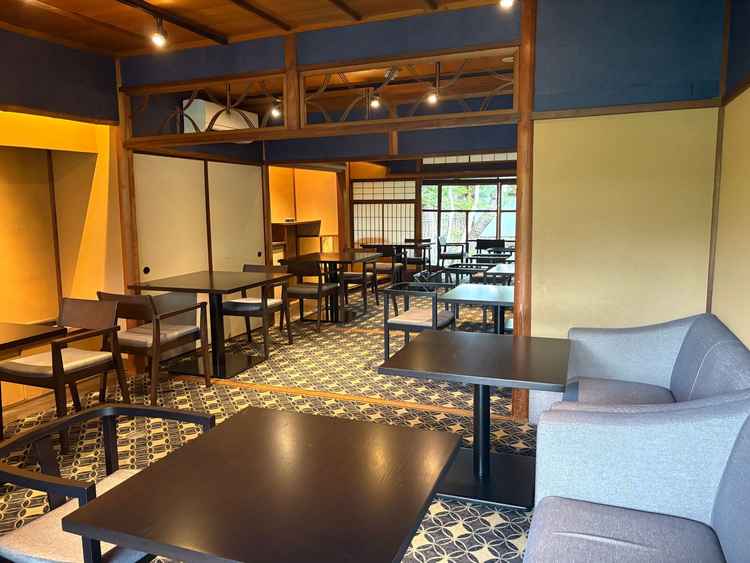 待機室は70名規模だとややコンパクトでしたが、1階の部屋も使用可能とのことで不安は解消されました。