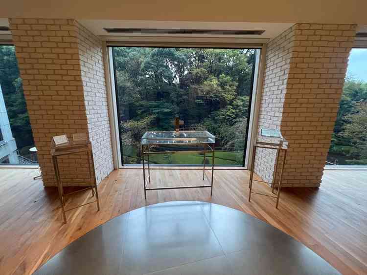 森が見える素敵なチャペル