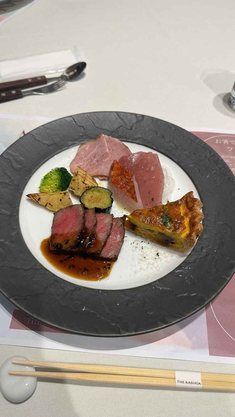 試食で出していただいたお箸で食べるコース料理。