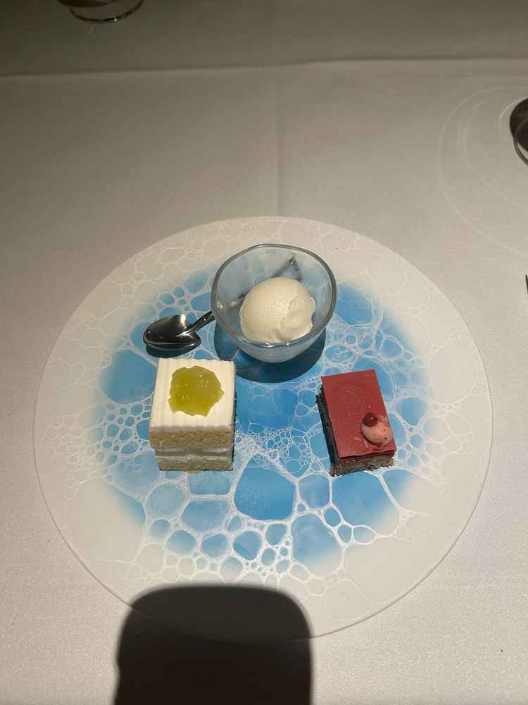 デザートは３種類試食できました。メロンのショートケーキがおすすめとのことです。