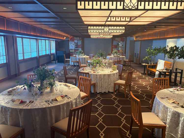 天井が低く、色合いもよかったため惹かれました。