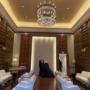 ゲストの待合室として使用している様ですが、少人数で披露宴を検討しており、落ち着いた雰囲気で良かった。