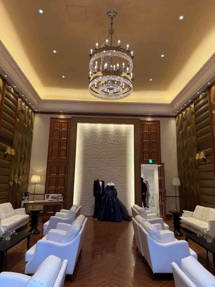 ゲストの待合室として使用している様ですが、少人数で披露宴を検討しており、落ち着いた雰囲気で良かった。