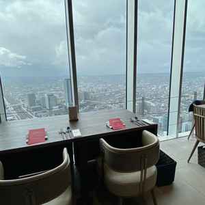 披露宴会場から見下ろすことができる名古屋の街。夜景も綺麗に見えそう。