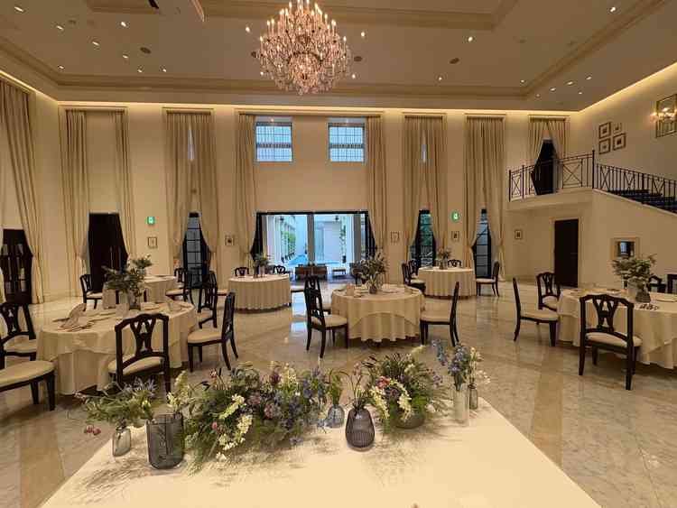 会場は横に広く、晴れていても少し曇っていても明るく天気を気にせずすごせると感じました。