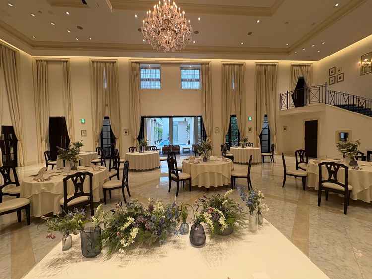 会場は横に広く、晴れていても少し曇っていても明るく天気を気にせずすごせると感じました。