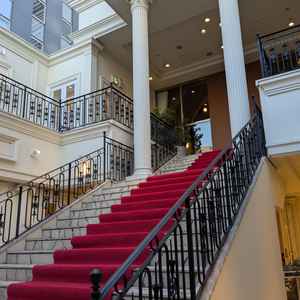 チャペルの入り口の階段が素敵でした。階段は中庭になっていて、外から見えないのがよかったです。