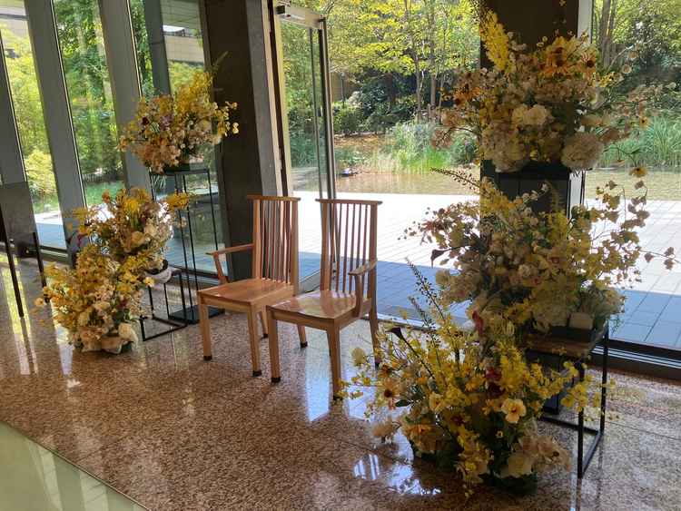 太陽光が明るく差し込む綺麗な披露宴会場でした。