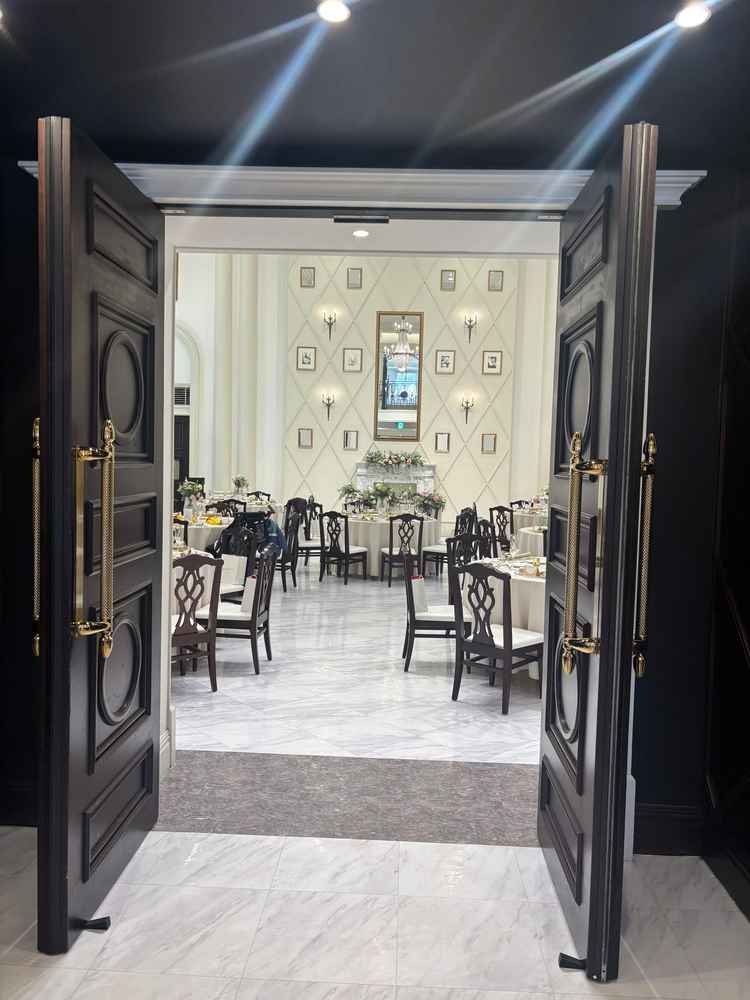 披露宴会場。綺麗で開放的で素敵でした。