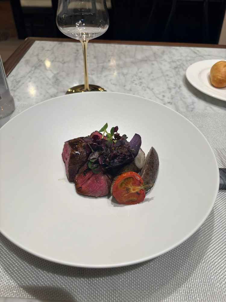 赤ワインソースのフィレ肉美味しかったです
