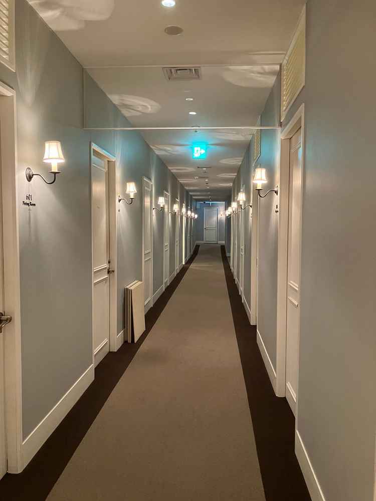 式場の廊下。ヨーロッパのホテルのよう。