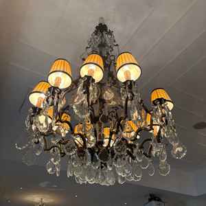 シャンデリアに存在感がありました