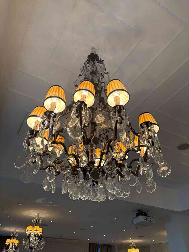 シャンデリアに存在感がありました