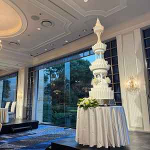 有名なイミテーションケーキの写真です。高さがありインパクトがありました。