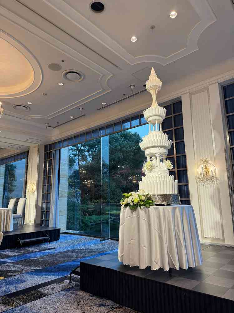 有名なイミテーションケーキの写真です。高さがありインパクトがありました。