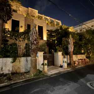 建物外観（リニューアル工事中）