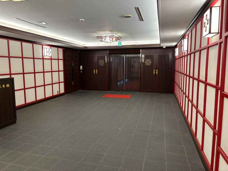 披露宴会場から神社入り口