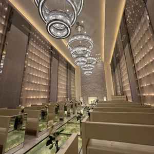 挙式会場の雰囲気はとっても素敵です！ウェディングドレスが映えそうでした。