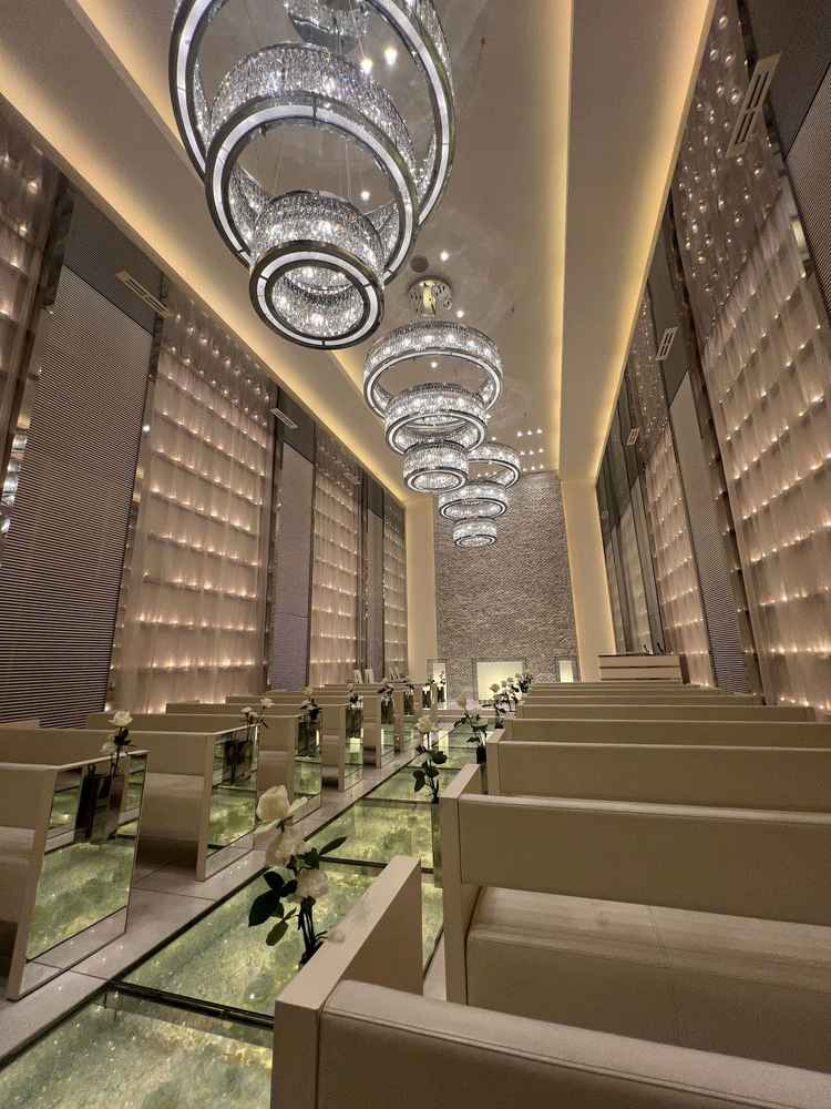 挙式会場の雰囲気はとっても素敵です！ウェディングドレスが映えそうでした。