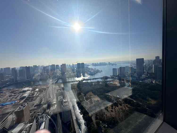 ウェルカムスペースからの展望。本番は窓ガラスにメッセージが書けるとのことでワクワクしました。