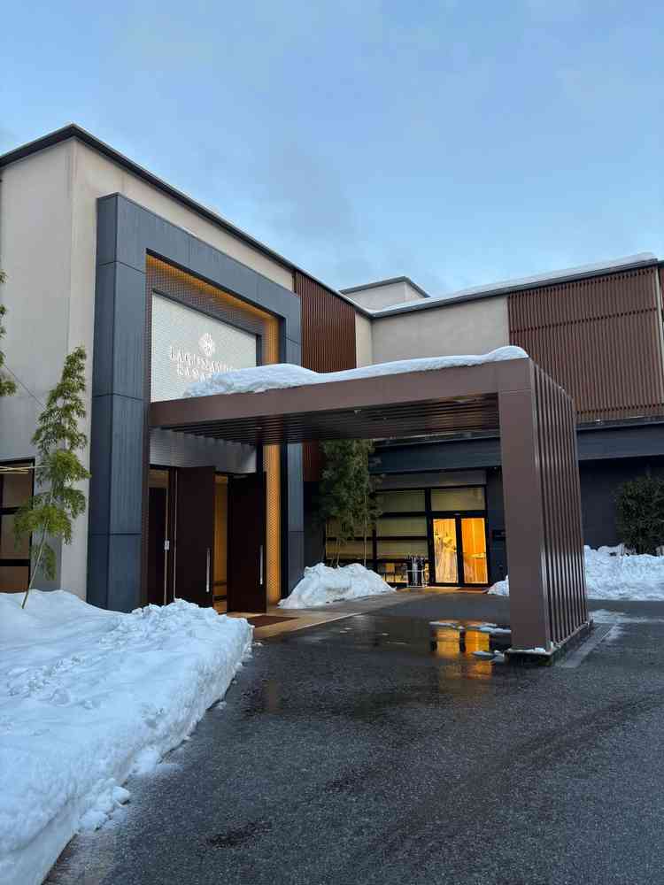 屋根のある入り口で車で入れるのは良いと思えた。