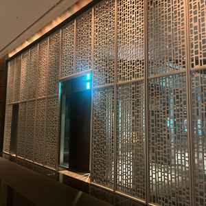 エントランスの壁。フォトスポットとして有名な箇所