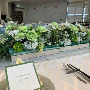 高砂。会場全体が見やすい。後ろは窓ですが逆光にはならず綺麗な写真が撮れます。ゲストとの距離も近いです