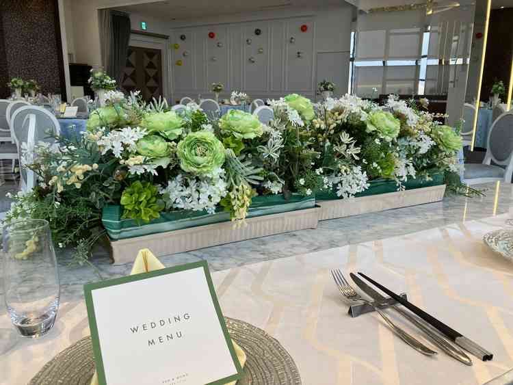 高砂。会場全体が見やすい。後ろは窓ですが逆光にはならず綺麗な写真が撮れます。ゲストとの距離も近いです