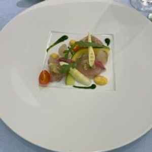 ウェディングフェアの試食でほぼフルコースが提供された。前菜ハマチのカルパッチョ
