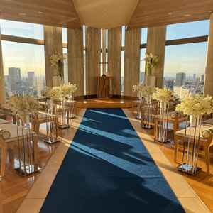 チャペルはこじんまりとした印象でしたが、鏡張りだったり前面がガラス張りで眺望がいいため開放感あります