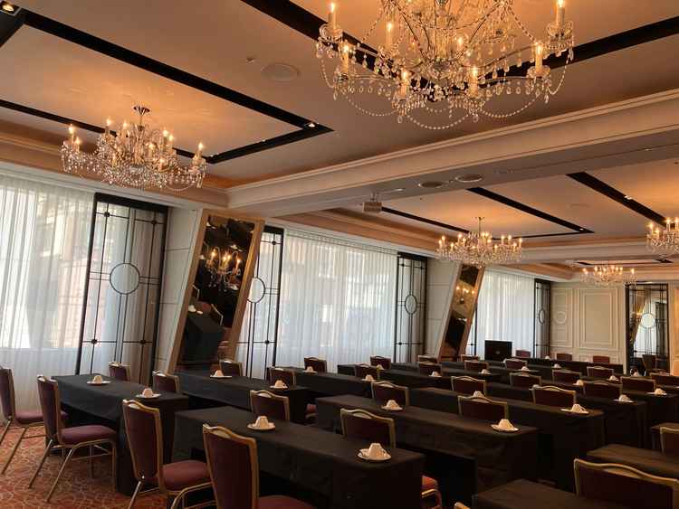 披露宴会場。クラシカルな雰囲気でした。