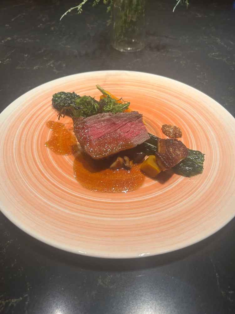 試食で前菜、メインのお肉、デザートを頂きました