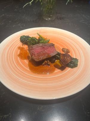 試食で前菜、メインのお肉、デザートを頂きました
