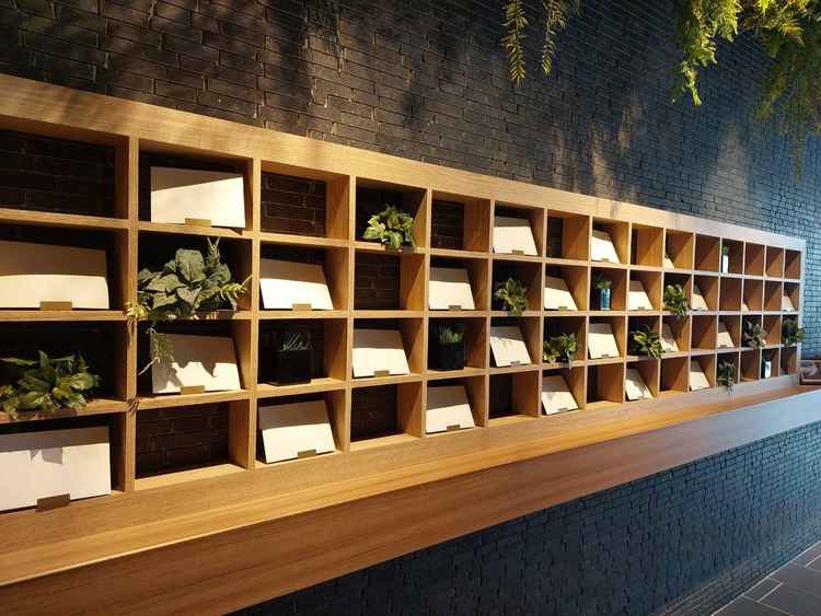 待ち時間にいるスペースに手紙や写真などを置くスペースがありました。