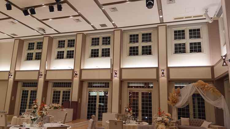 プロジェクションマッピングも可能なアールベルアンジェ三重。