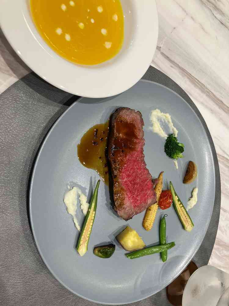 お料理は長崎県のお野菜が使われていて、とても美味しかったです。