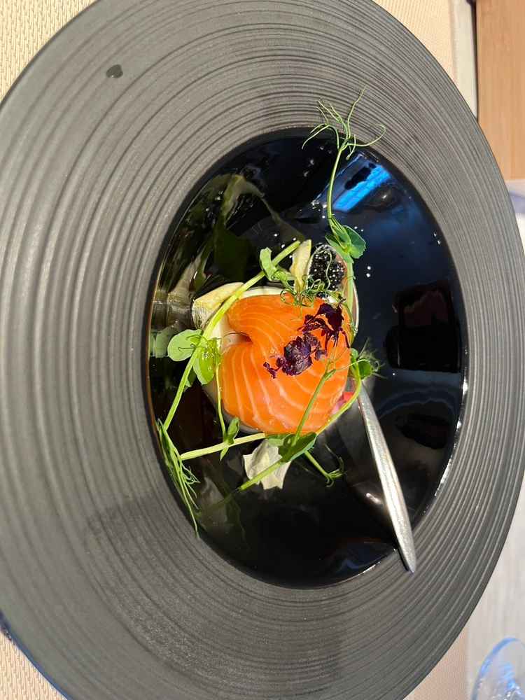 サーモンをつかった魚料理。食べやすかったです