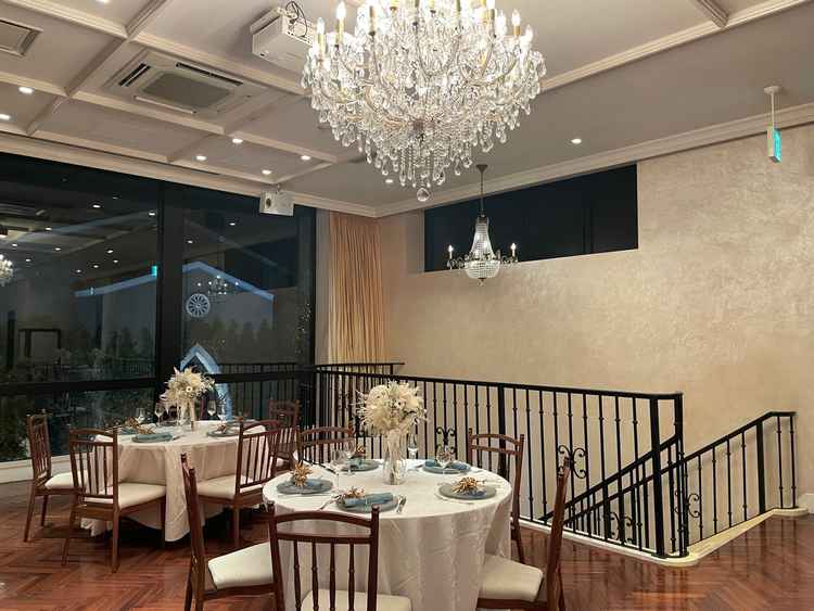 天井が少し低めですが、窓があるので窮屈感はありません