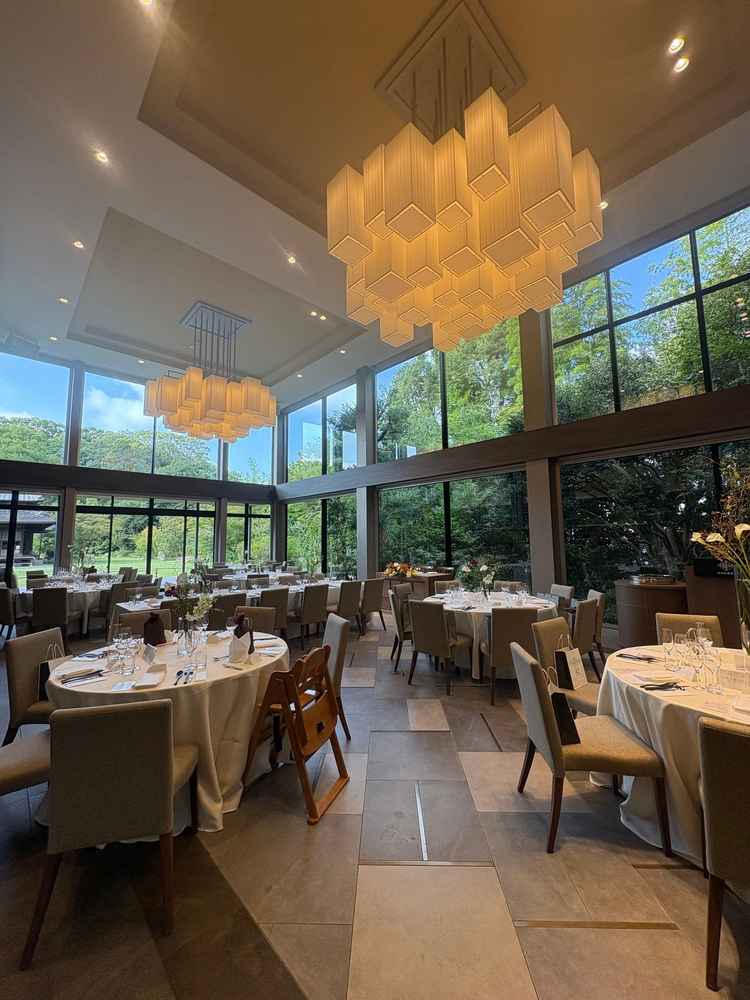 日本庭園が見渡せる素敵な披露宴会場。