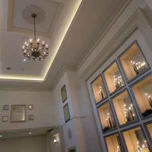 受付広場。天井も高く、各スペースへの動線も短く分かりやすかった。