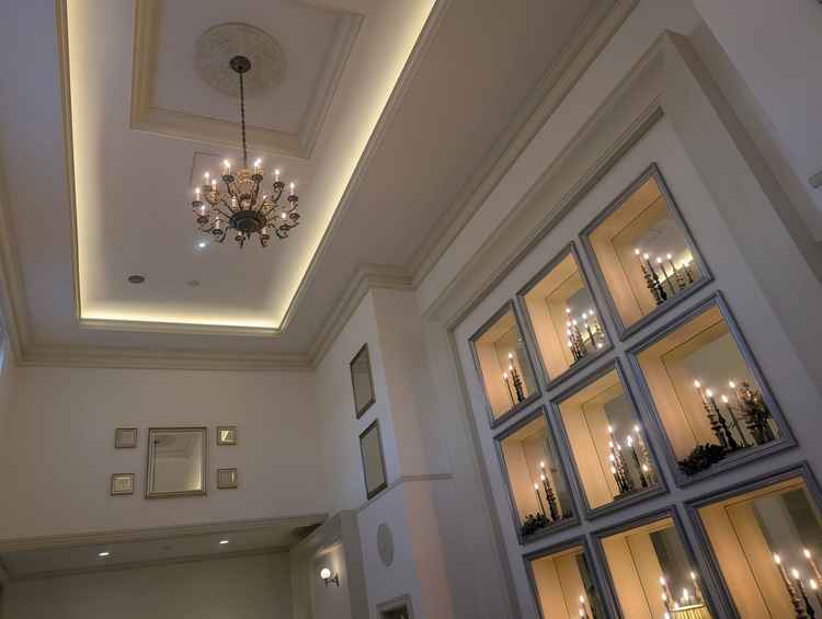 受付広場。天井も高く、各スペースへの動線も短く分かりやすかった。