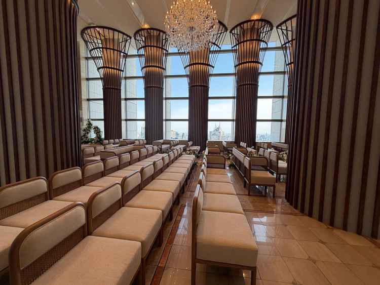 挙式場のカーテンを開けて下さった時に、撮影した写真です。