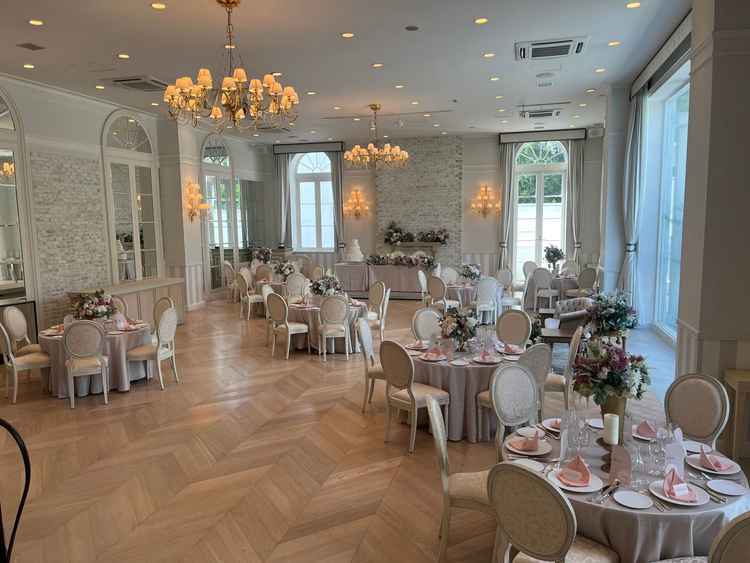 ゲストとの距離感が近くに感じ、お庭も素敵な披露宴会場でした。