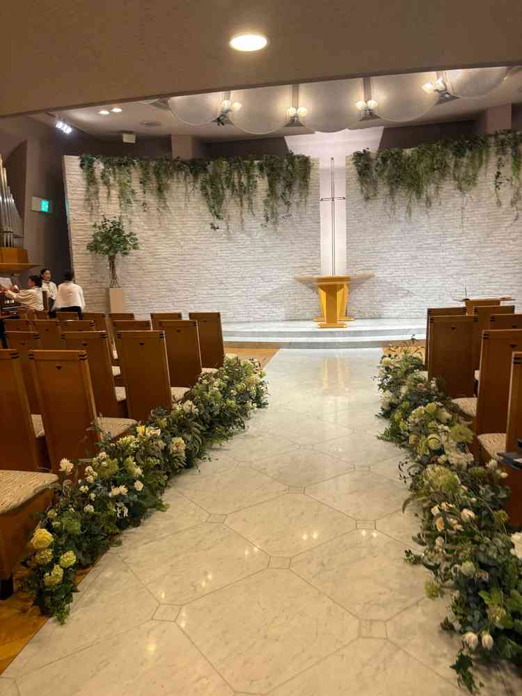 挙式会場はゲストとの距離が近く、声が届く点が魅力でした。