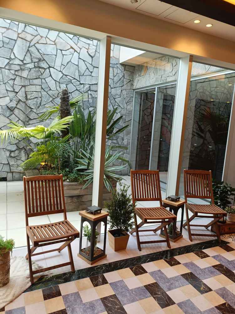 チャペル前のフリースペースは開放感があり明るく素敵でした