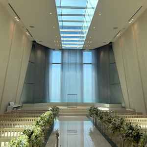 太陽光が降り注ぐチャペル