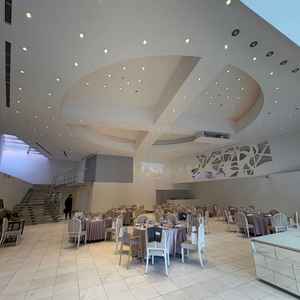 明るく開放感のある披露宴会場